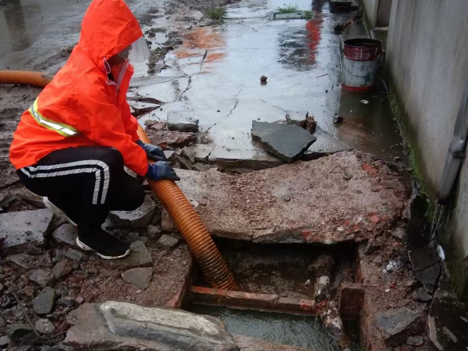 五家渠专业清理污水池 炜誉市政以规范流程守护城市 “肠道”